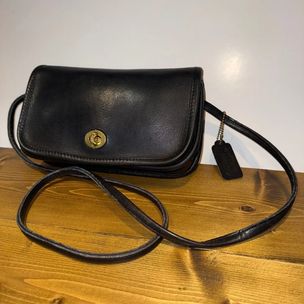 Vintage Coach Dinky NYC USA Black Leather Crossbody Bag + Original 1980s Inserts - Picture 2 of 13